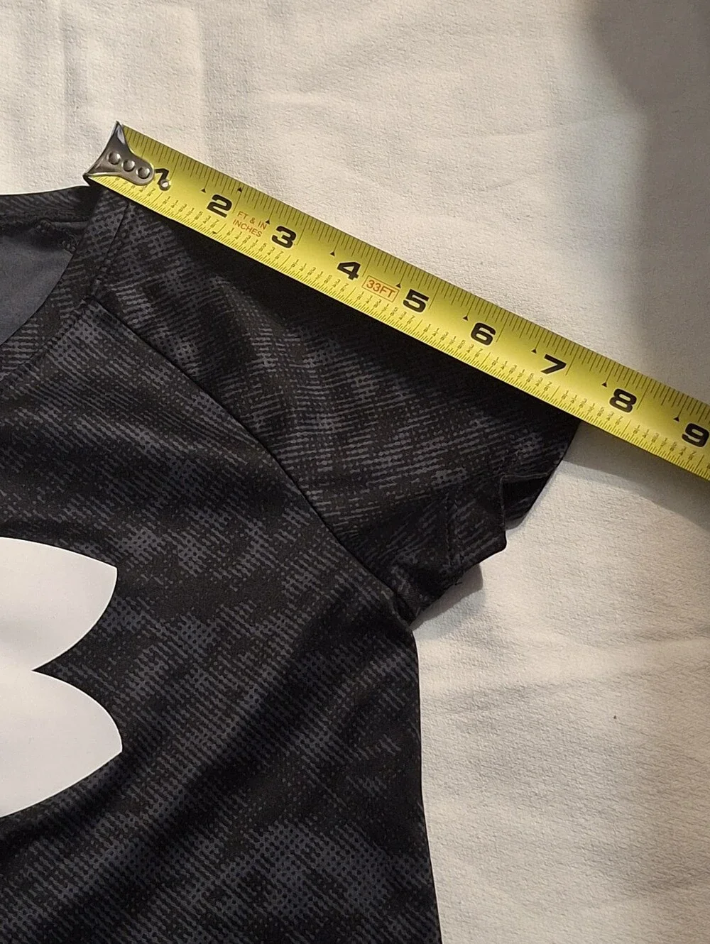 NWOT Under Armour Black/GRAY GIRLS Tee Size Youth Small with White Logo
